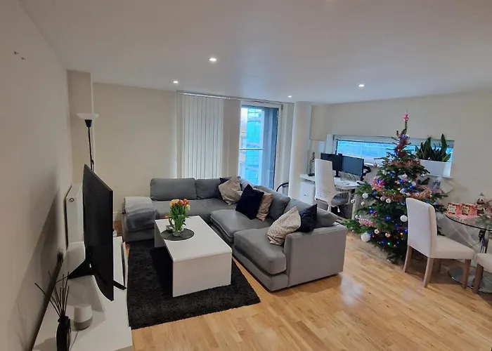 Double Room And Private Bathroom In Shared Property