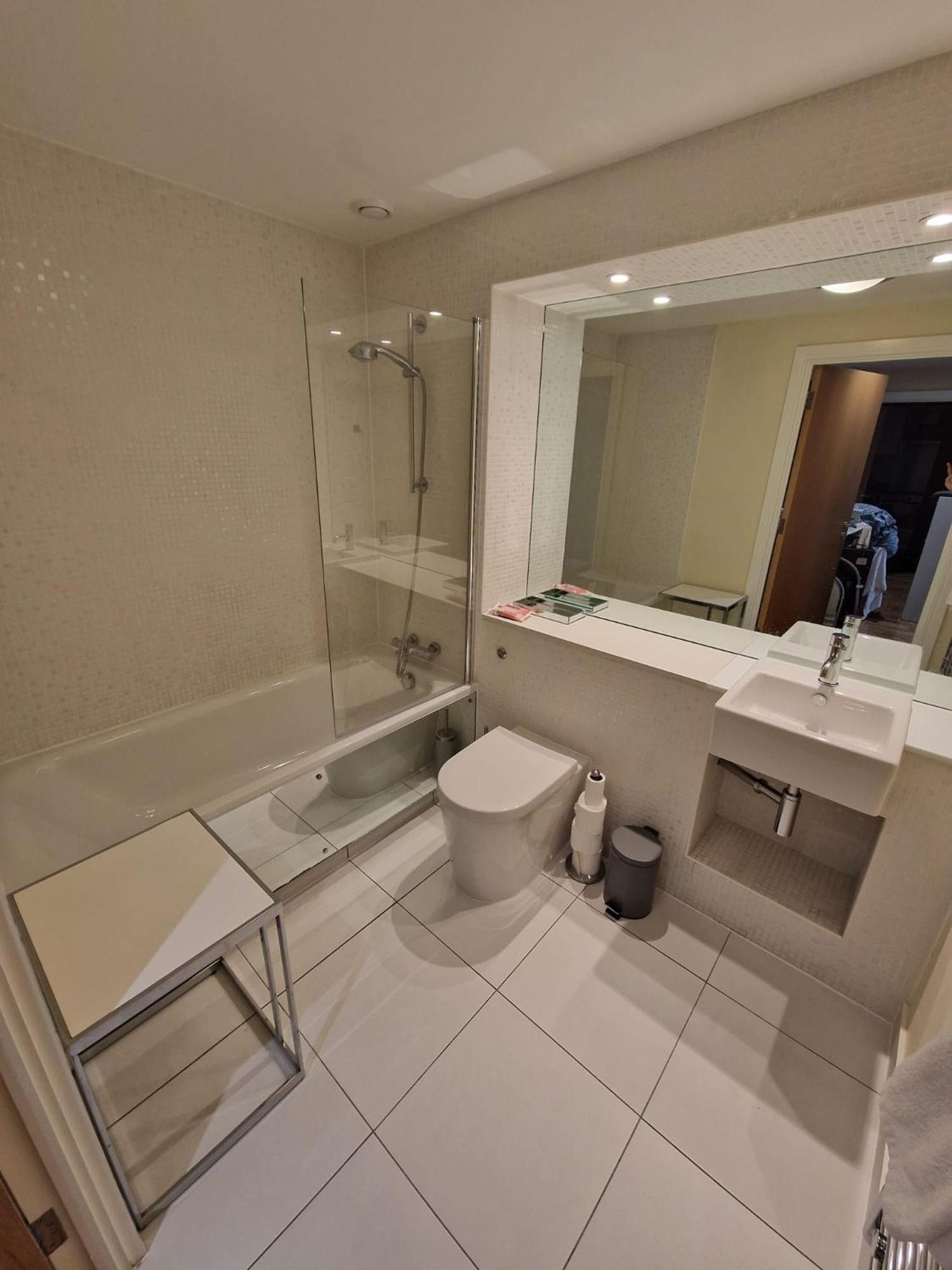 Double And Private Bathroom In Shared Alloggio in famiglia Londra